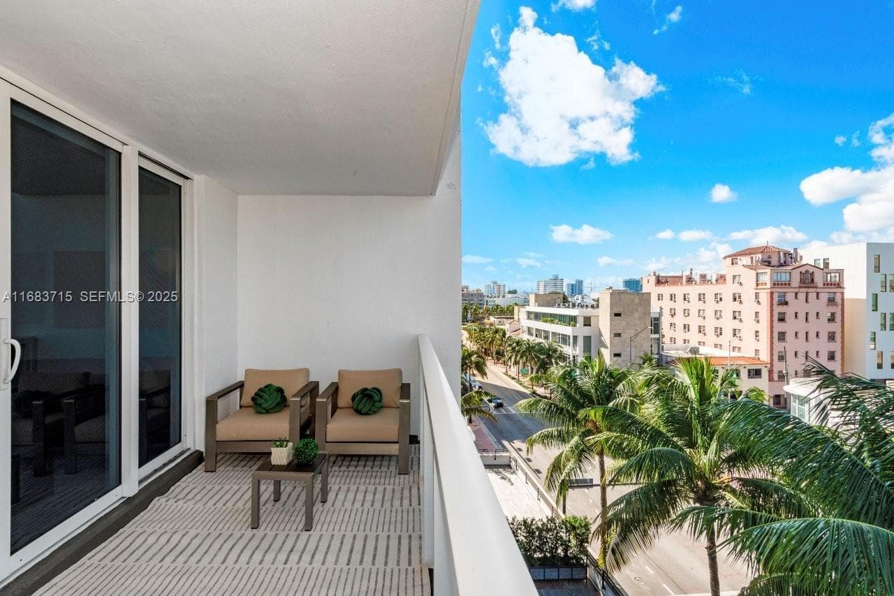 A11683715 — Miami Beach — 28