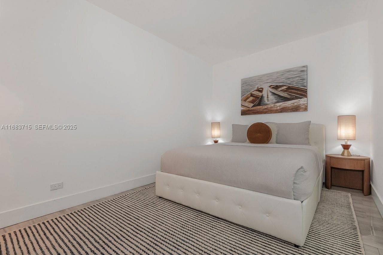 A11683715 — Miami Beach — 20