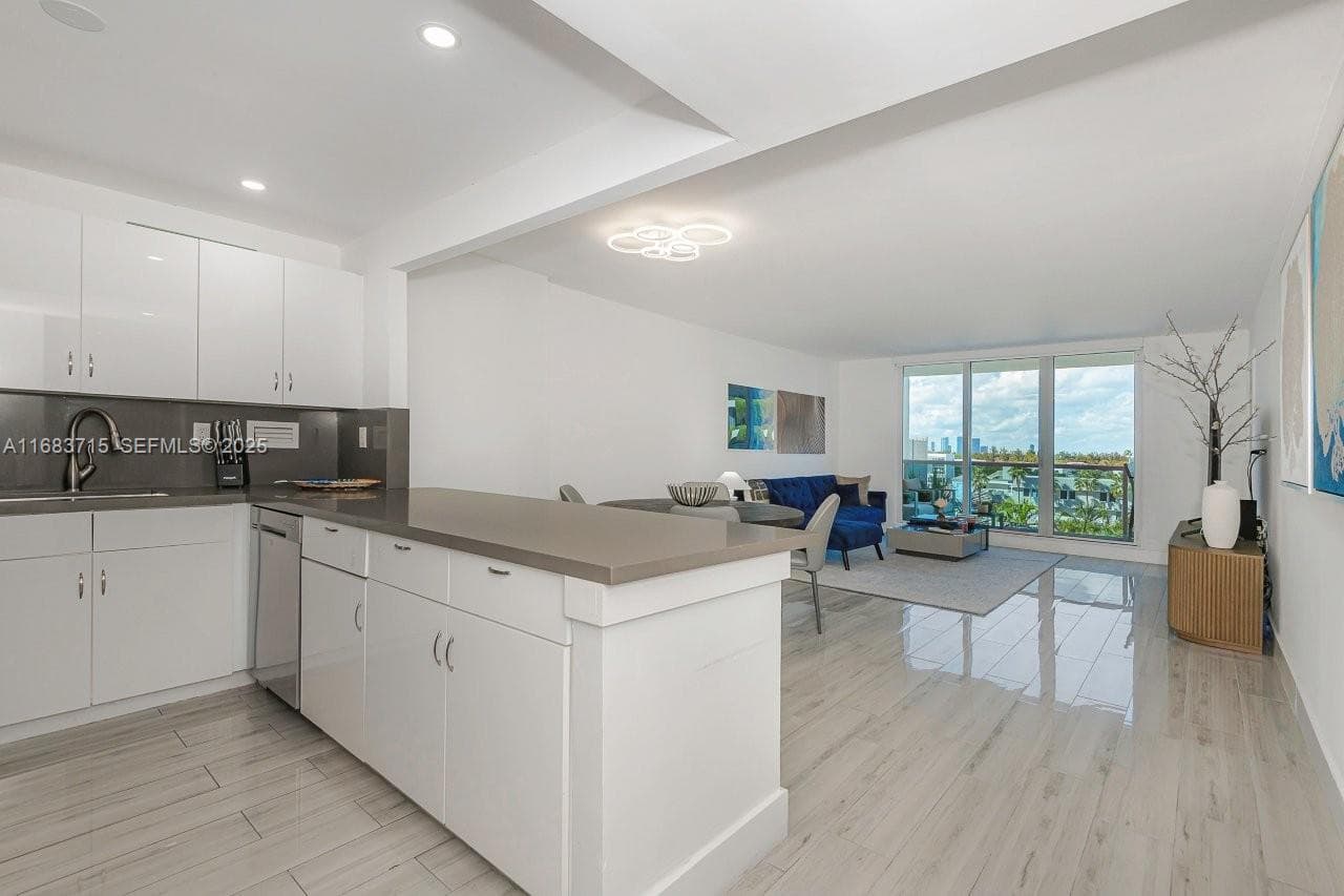 A11683715 — Miami Beach — 14