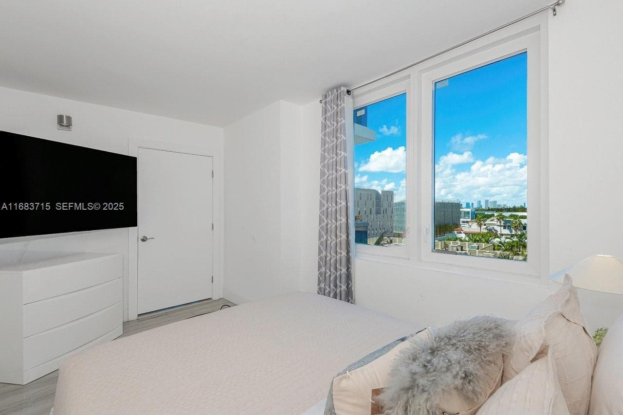 A11683715 — Miami Beach — 18