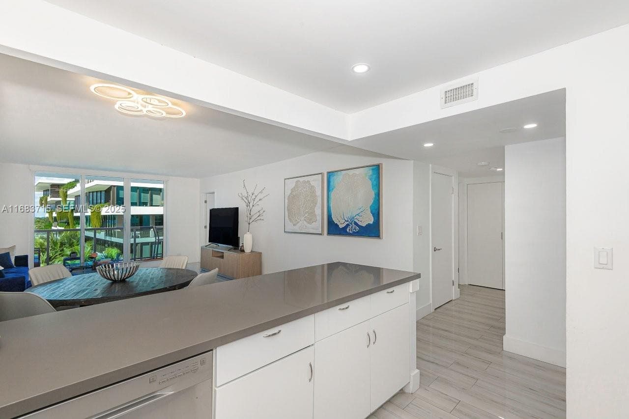 A11683715 — Miami Beach — 15