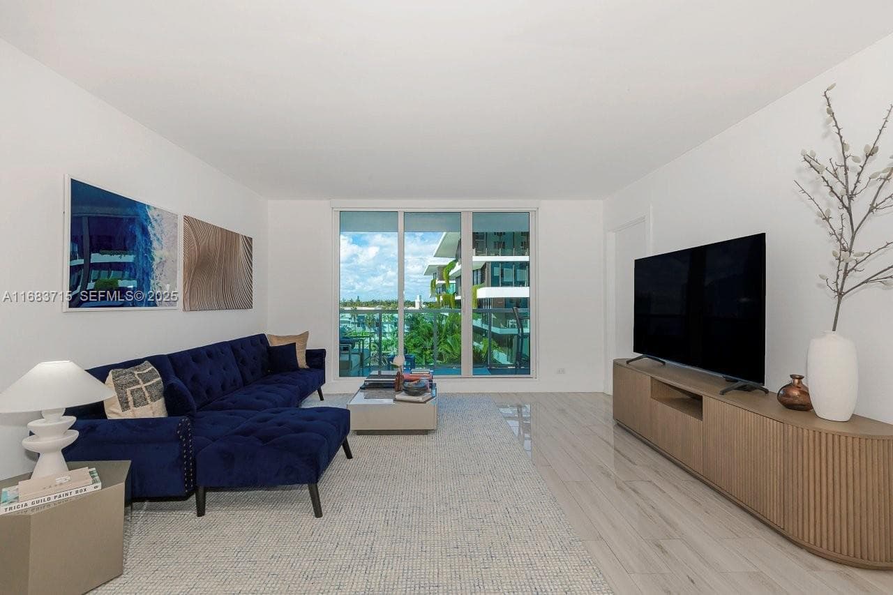 A11683715 — Miami Beach — 4