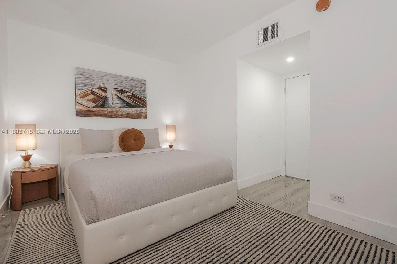 A11683715 — Miami Beach — 21