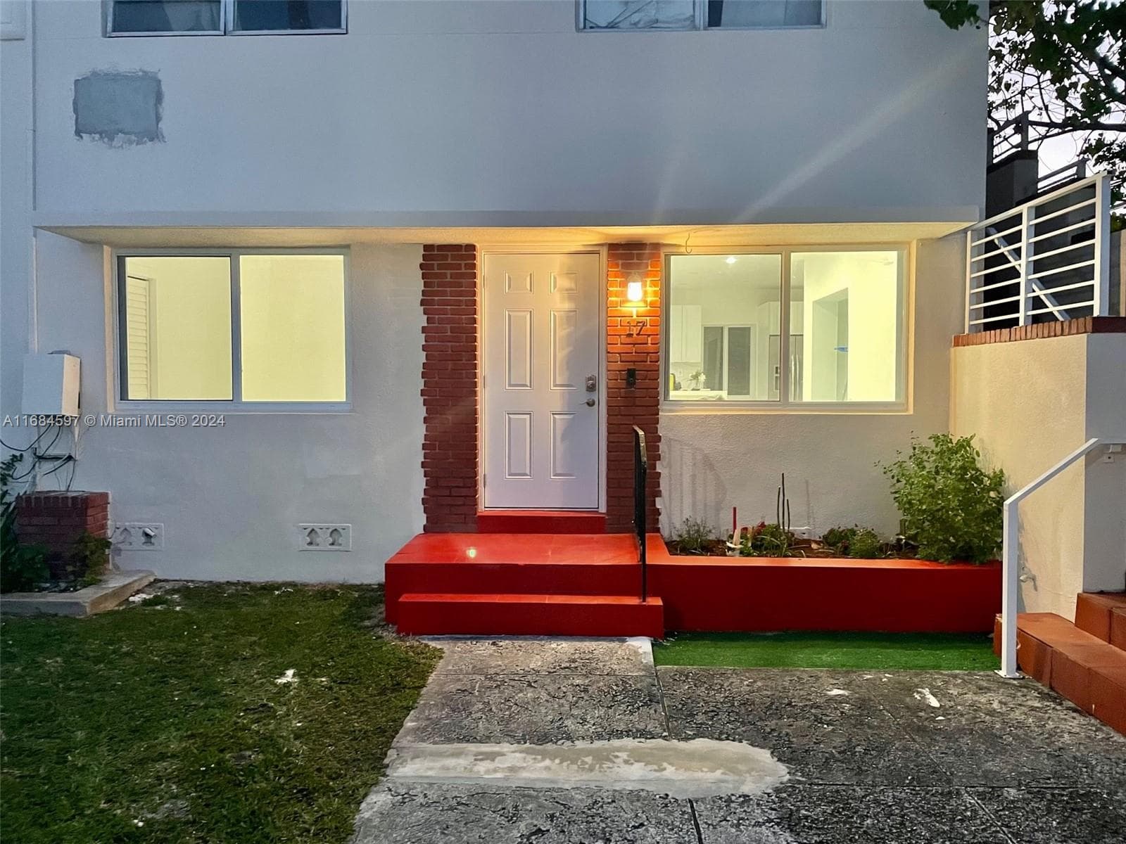 A11684597 — Miami Beach