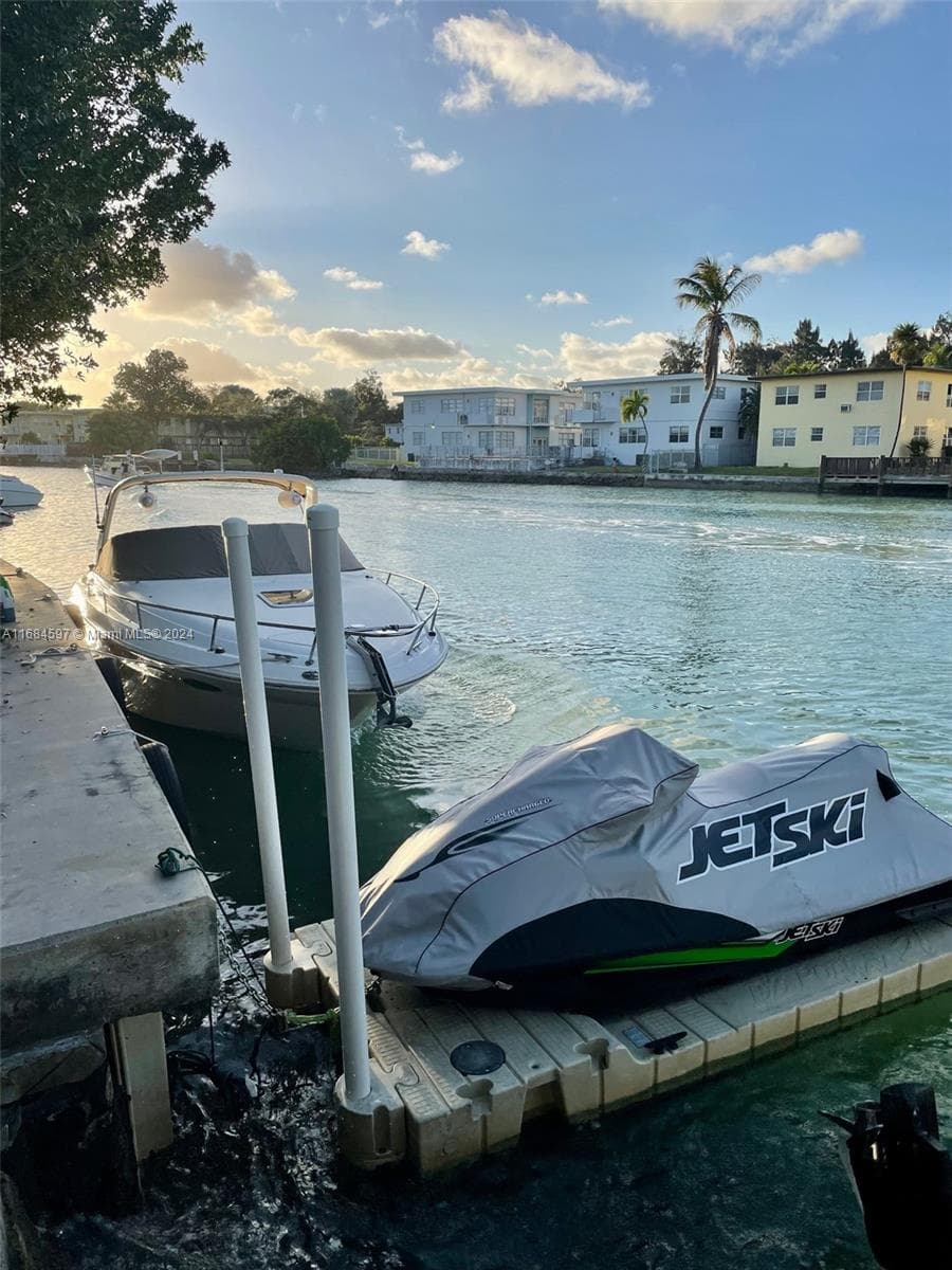 A11684597 — Miami Beach — 24