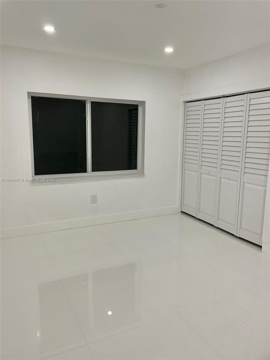 A11684597 — Miami Beach — 10