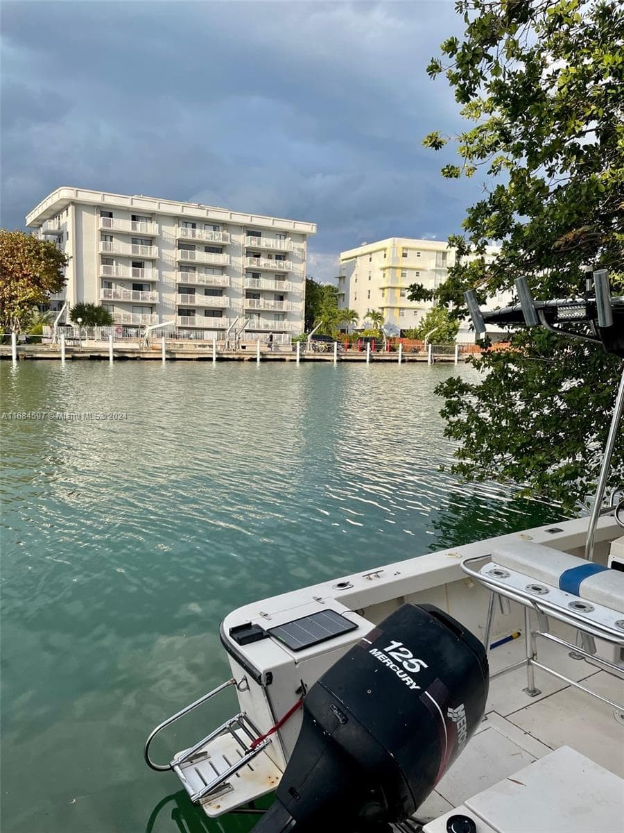 A11684597 — Miami Beach — 18