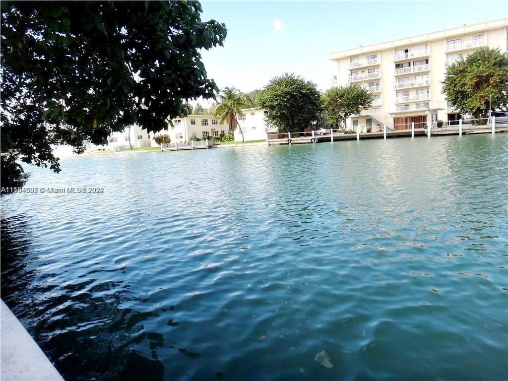 A11684597 — Miami Beach — 25