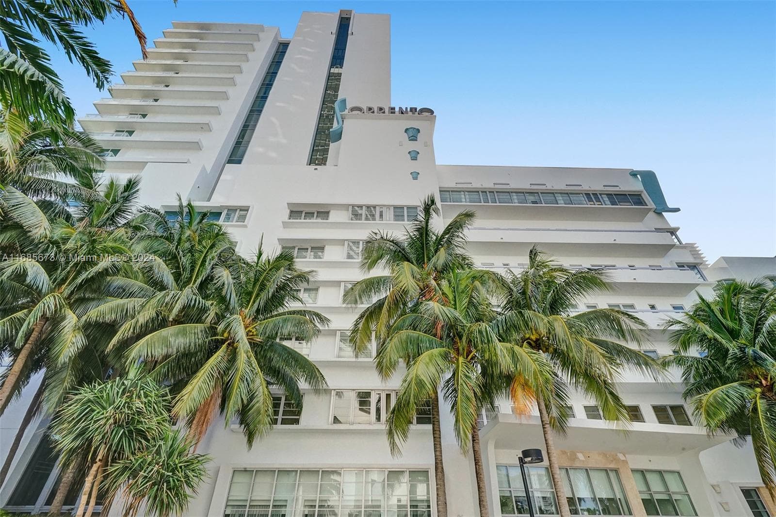 A11685673 — Miami Beach — 42