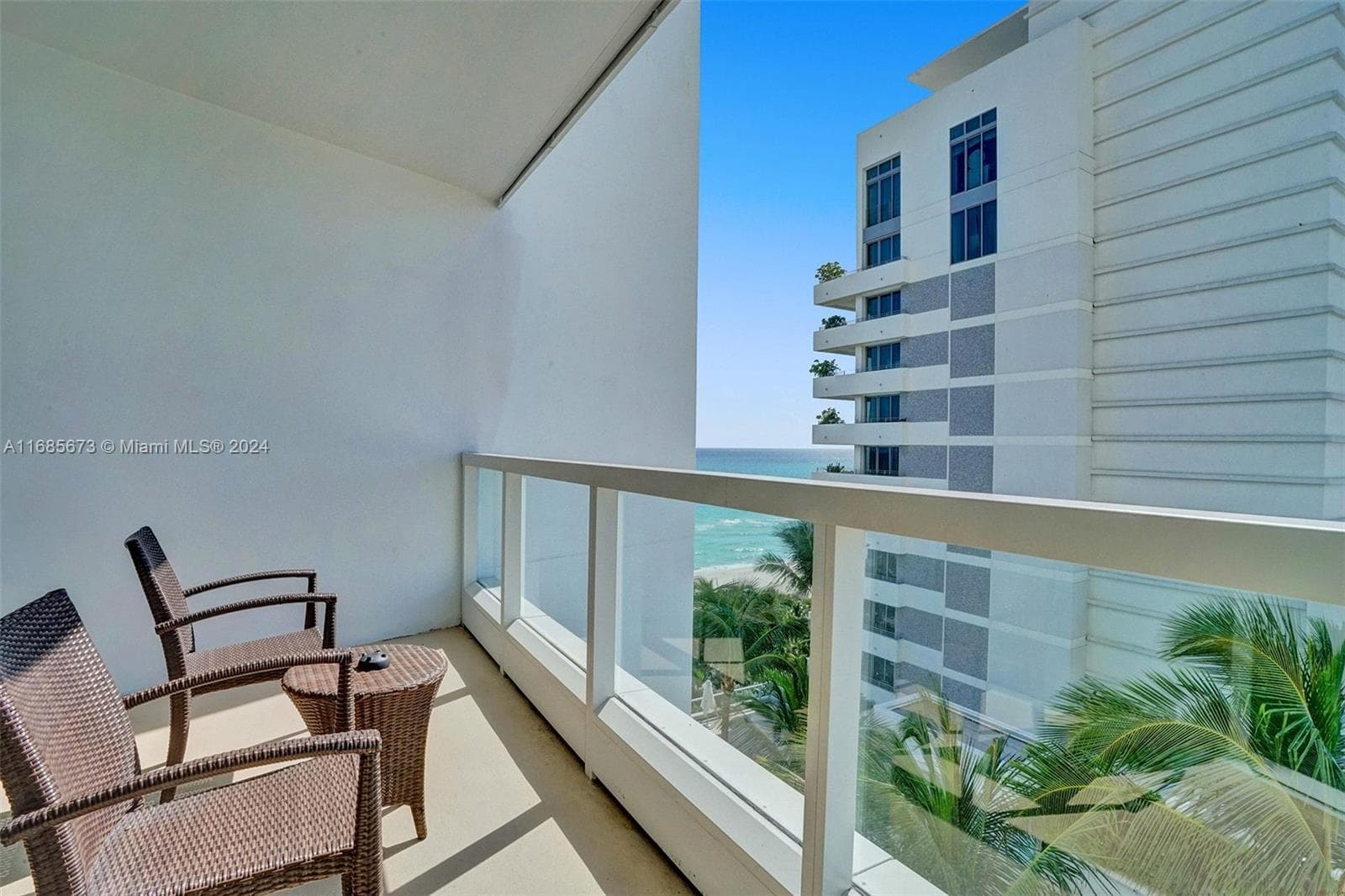 A11685673 — Miami Beach — 8
