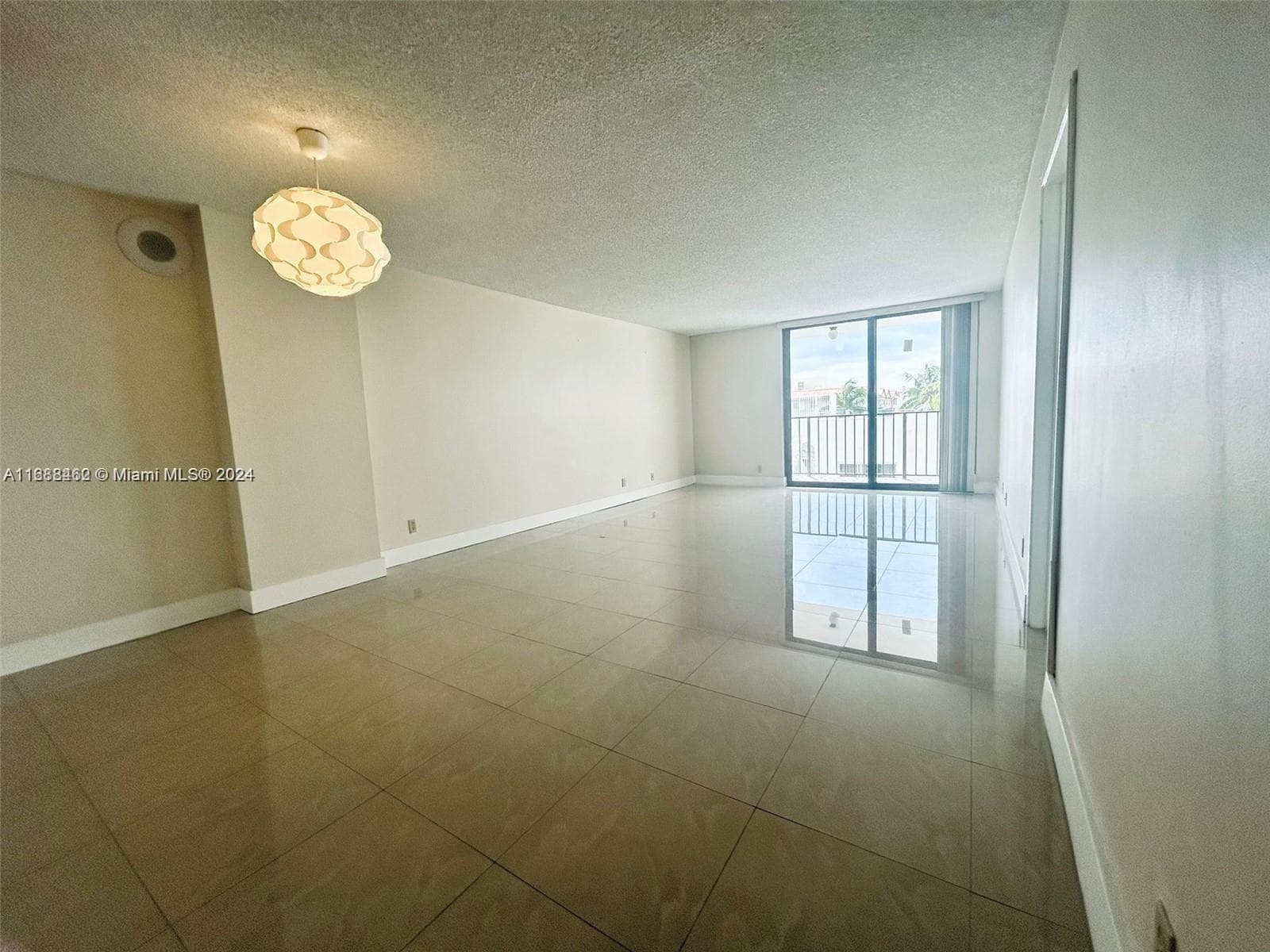 A11688462 — Miami Beach