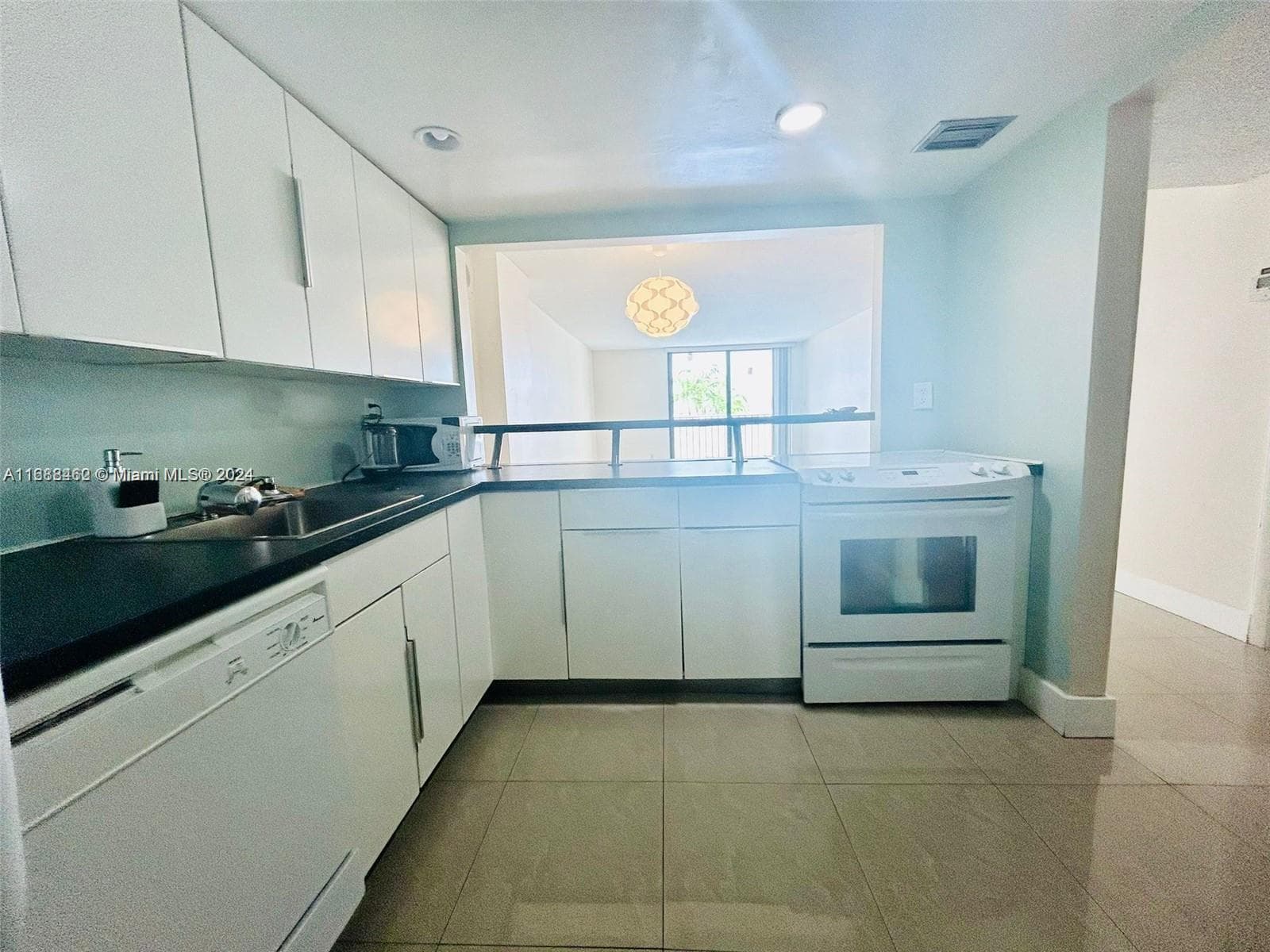 A11688462 — Miami Beach — 10