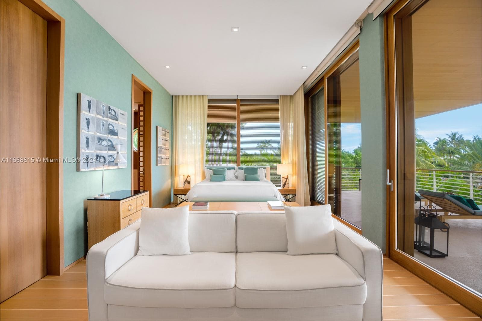 A11688815 — Miami Beach — 23