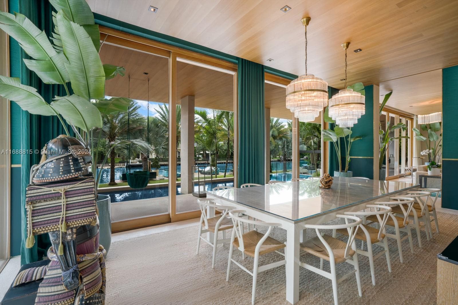 A11688815 — Miami Beach — 12