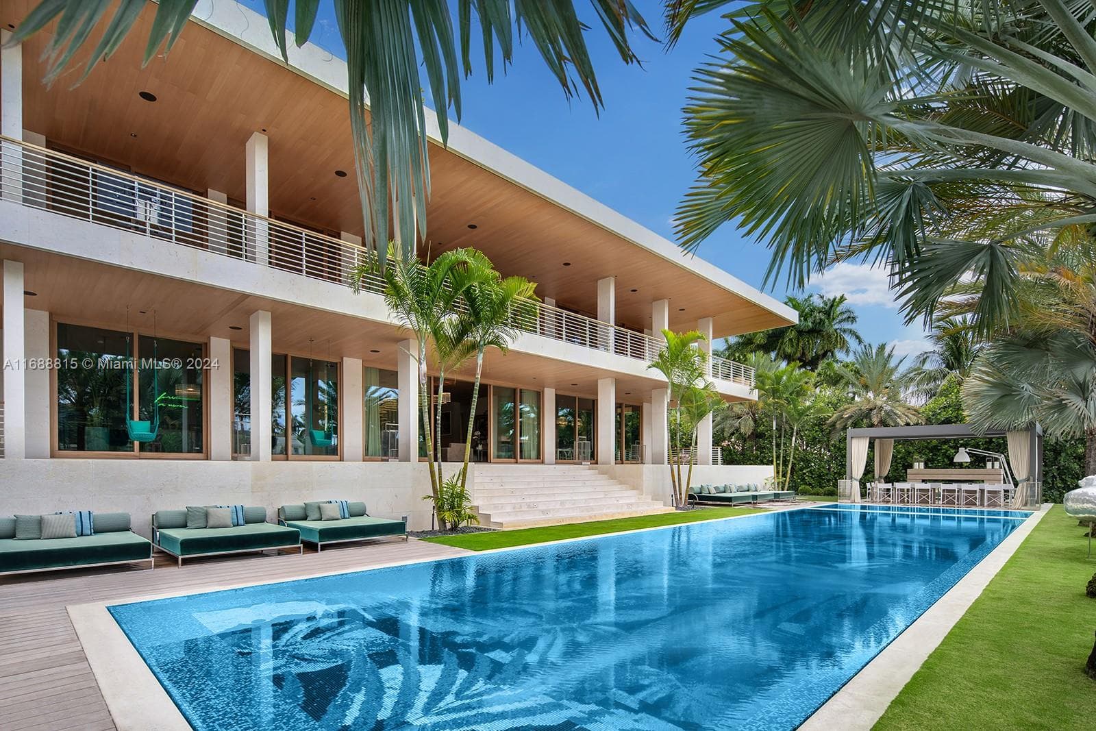 A11688815 — Miami Beach