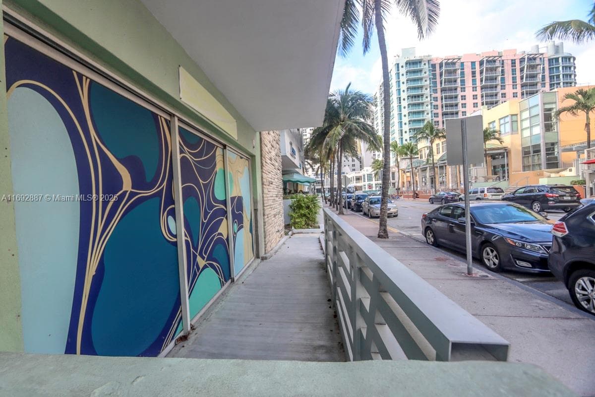 A11692887 — Miami Beach — 12
