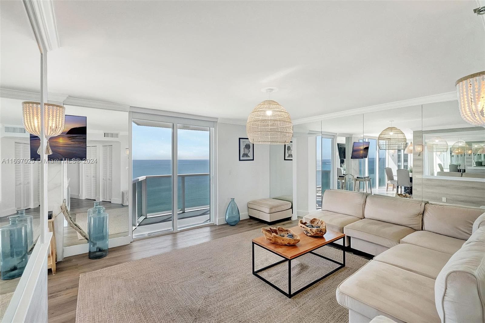 A11697025 — Miami Beach