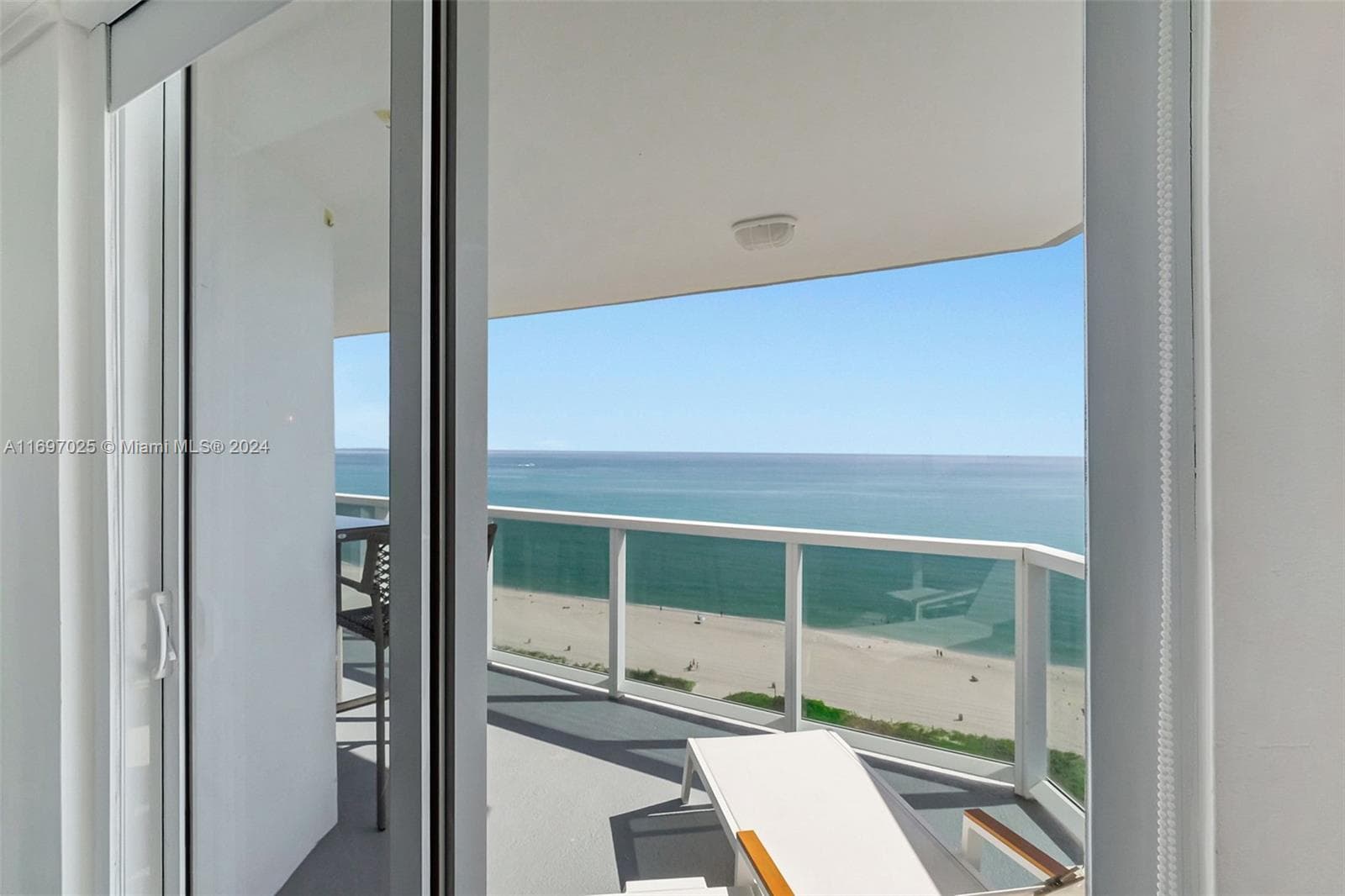 A11697025 — Miami Beach — 10