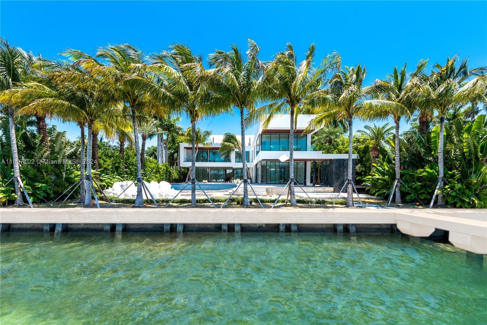 A11697102 — Miami Beach — 11