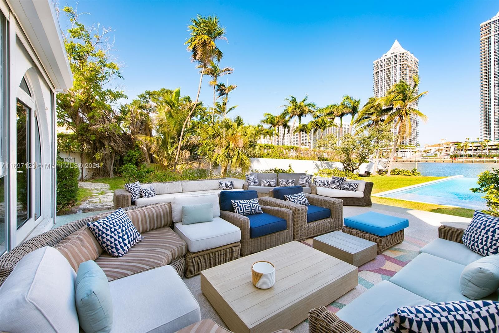 A11697123 — Miami Beach — 11