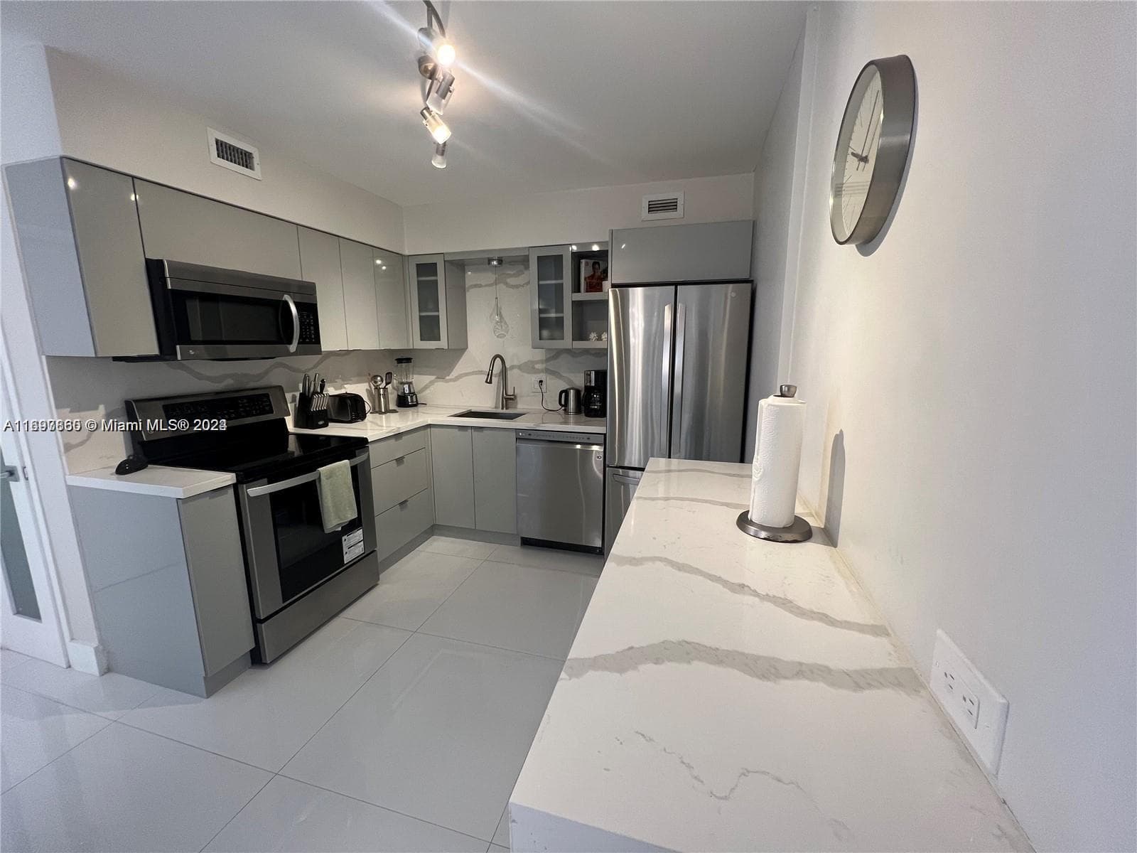 A11697860 — Miami Beach — 9