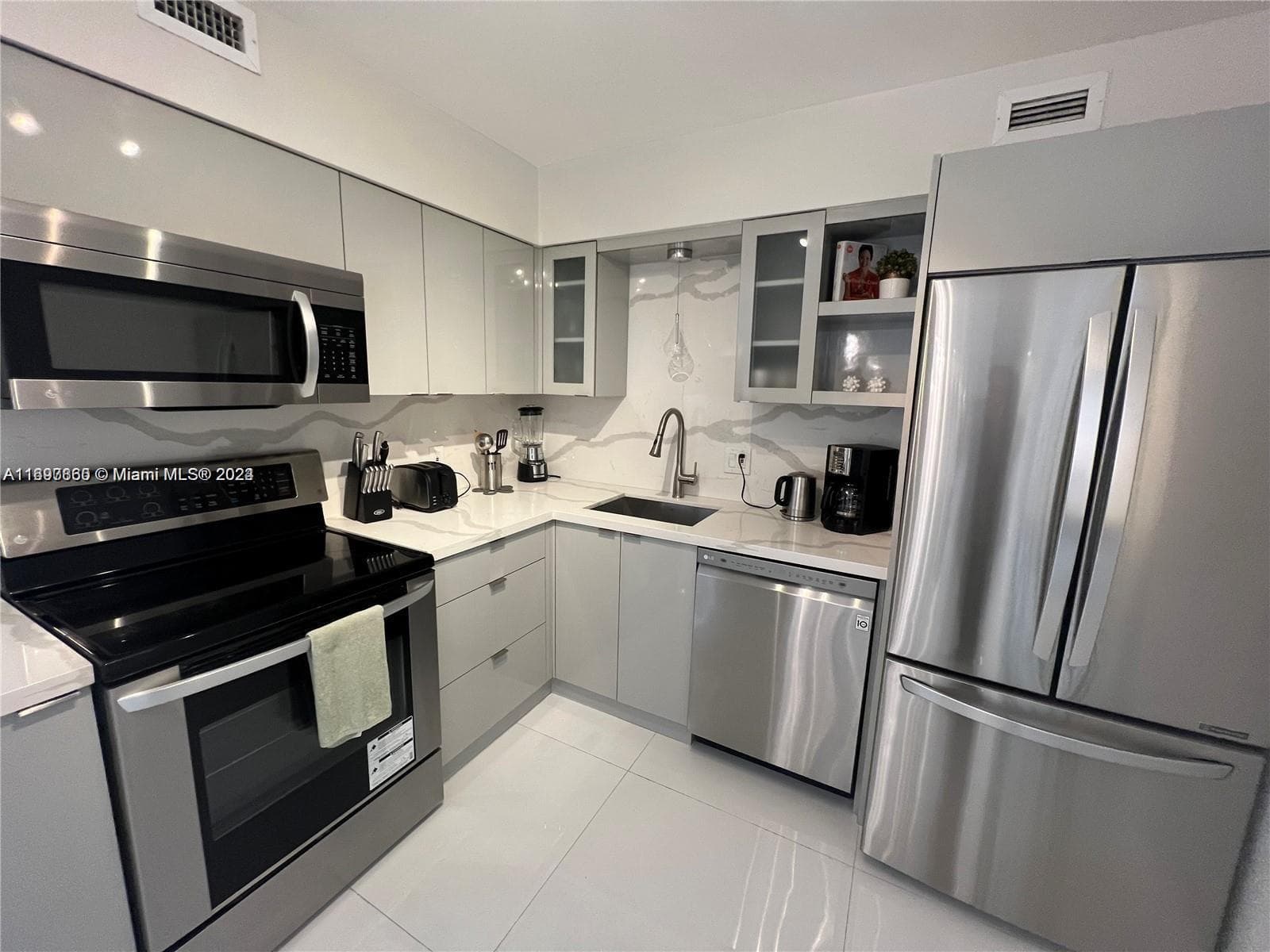 A11697860 — Miami Beach — 18