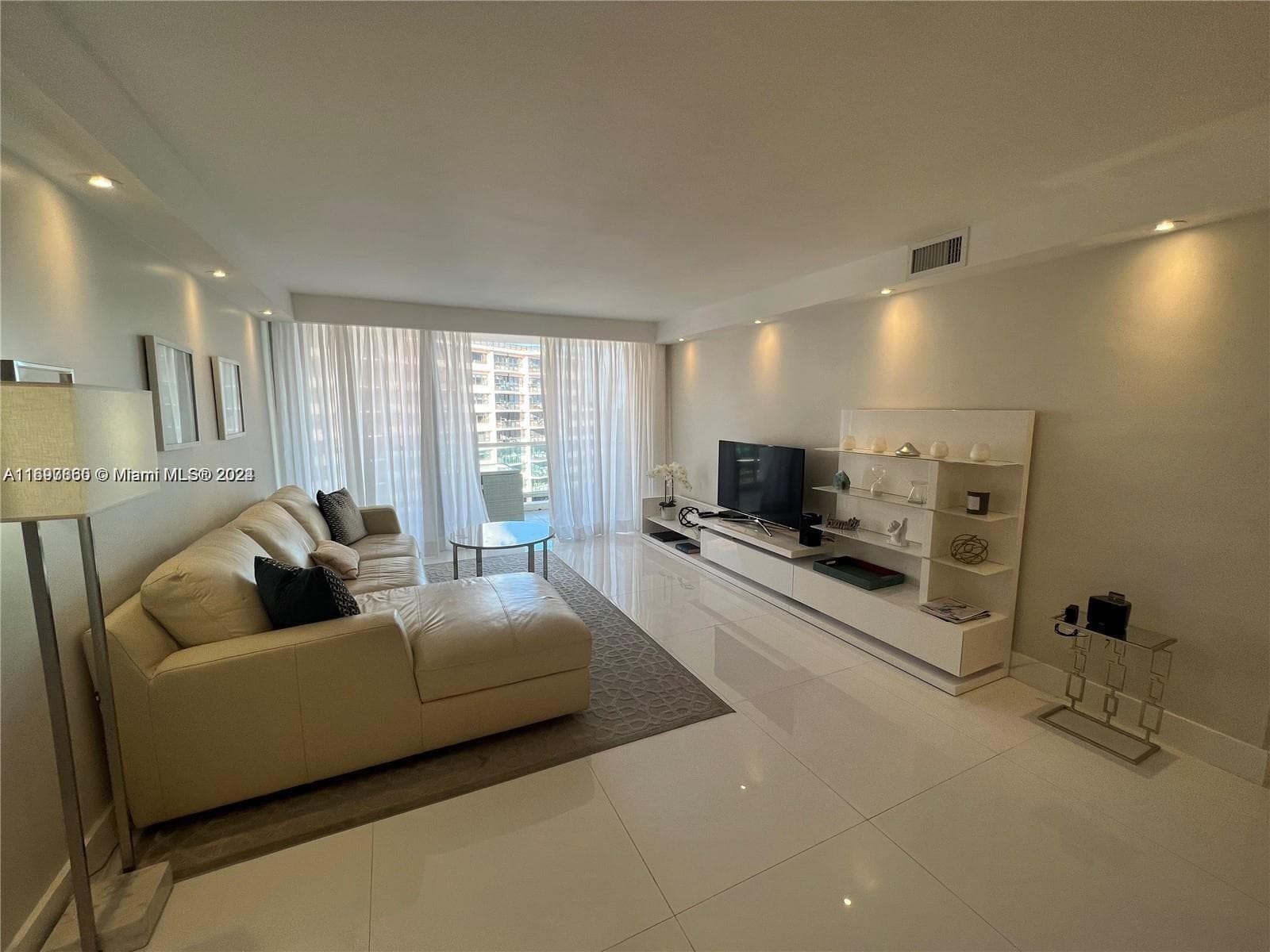 A11697860 — Miami Beach — 11