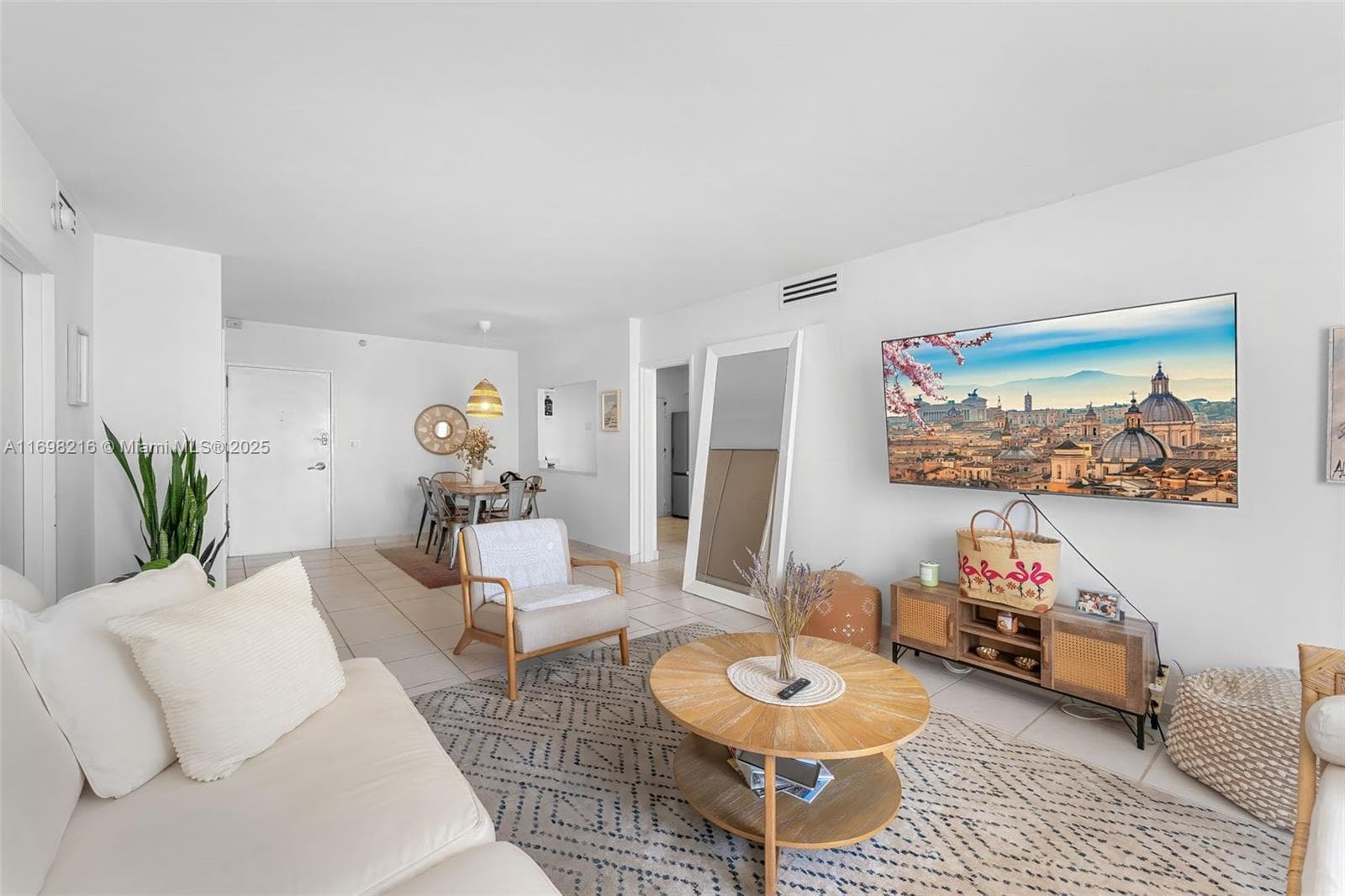 A11698216 — Miami Beach — 13