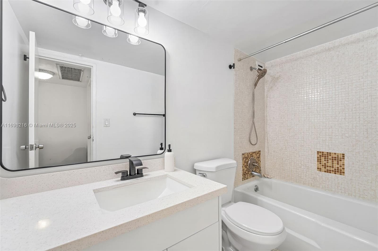 A11698216 — Miami Beach — 17