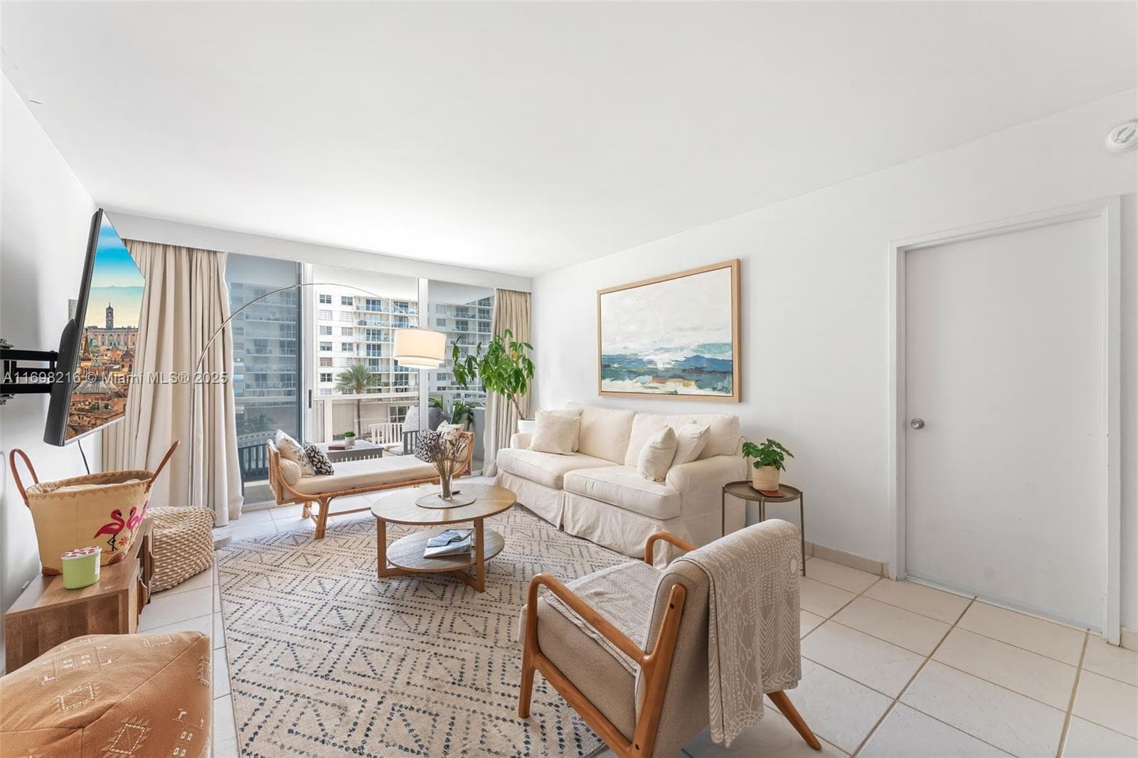 A11698216 — Miami Beach — 12