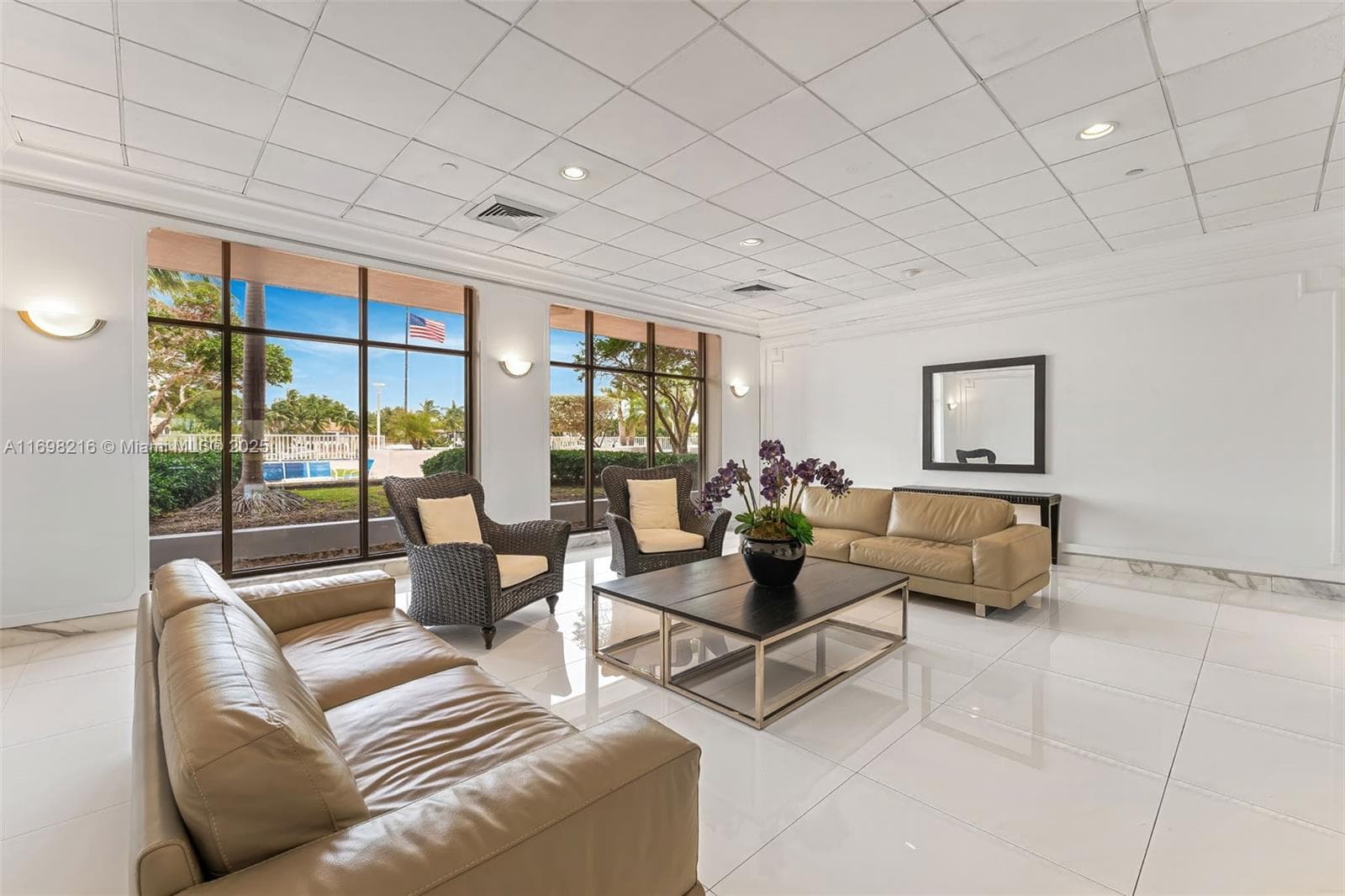 A11698216 — Miami Beach — 24