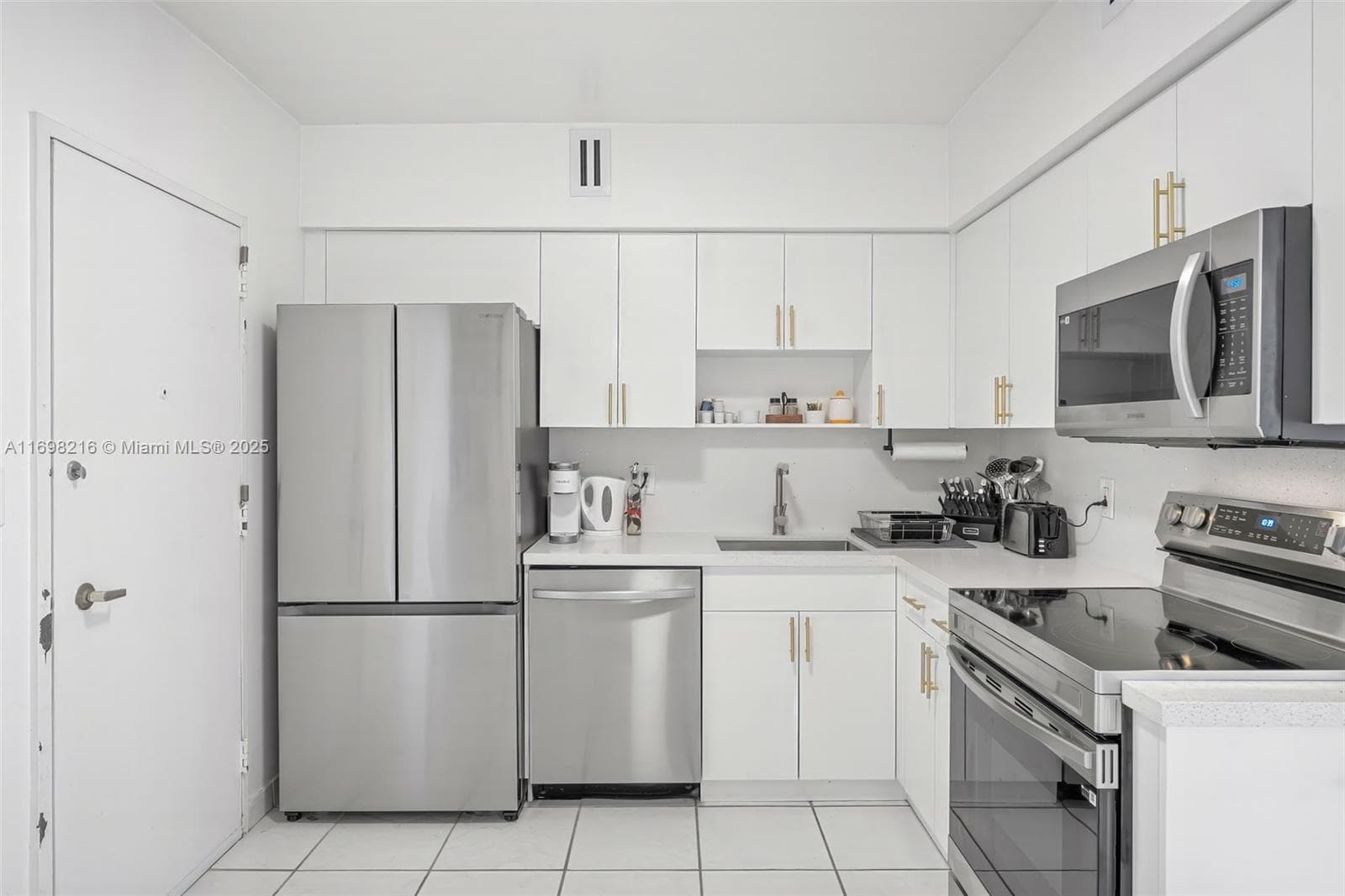 A11698216 — Miami Beach — 10