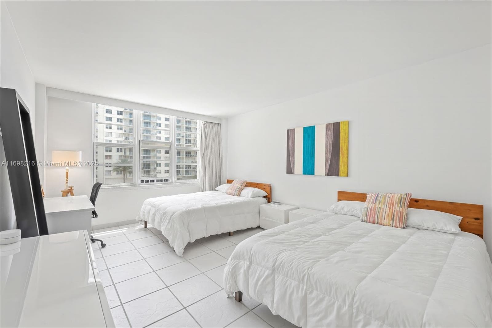 A11698216 — Miami Beach — 15