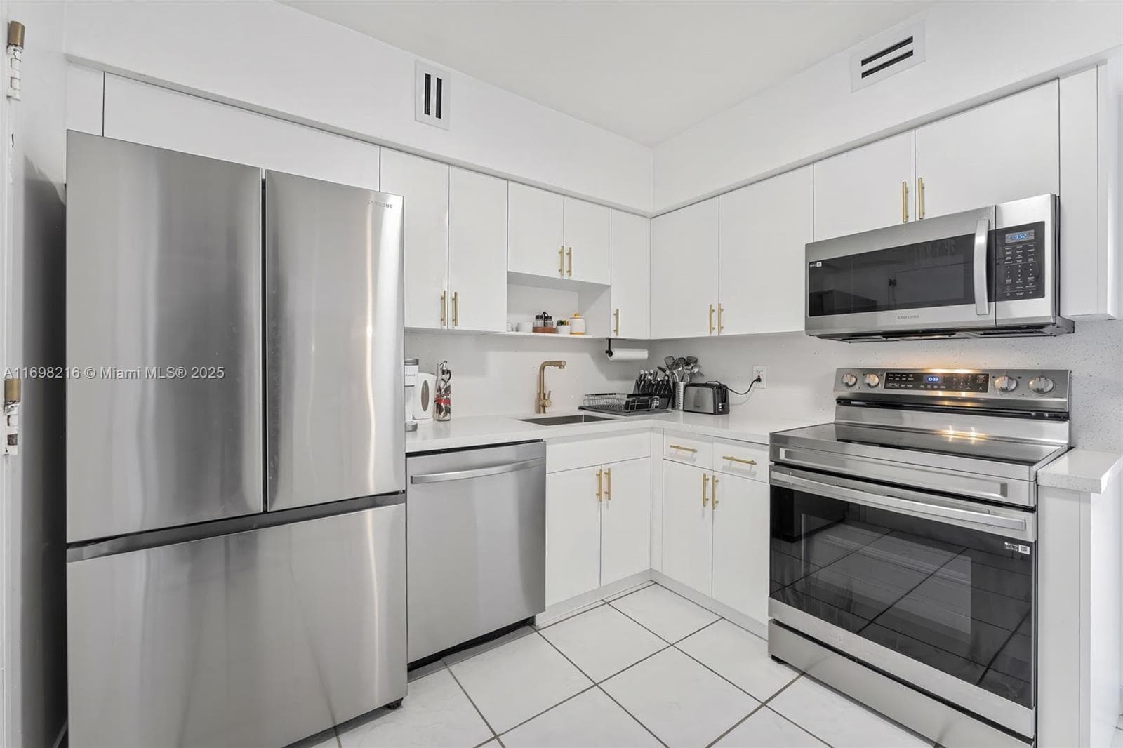 A11698216 — Miami Beach — 8