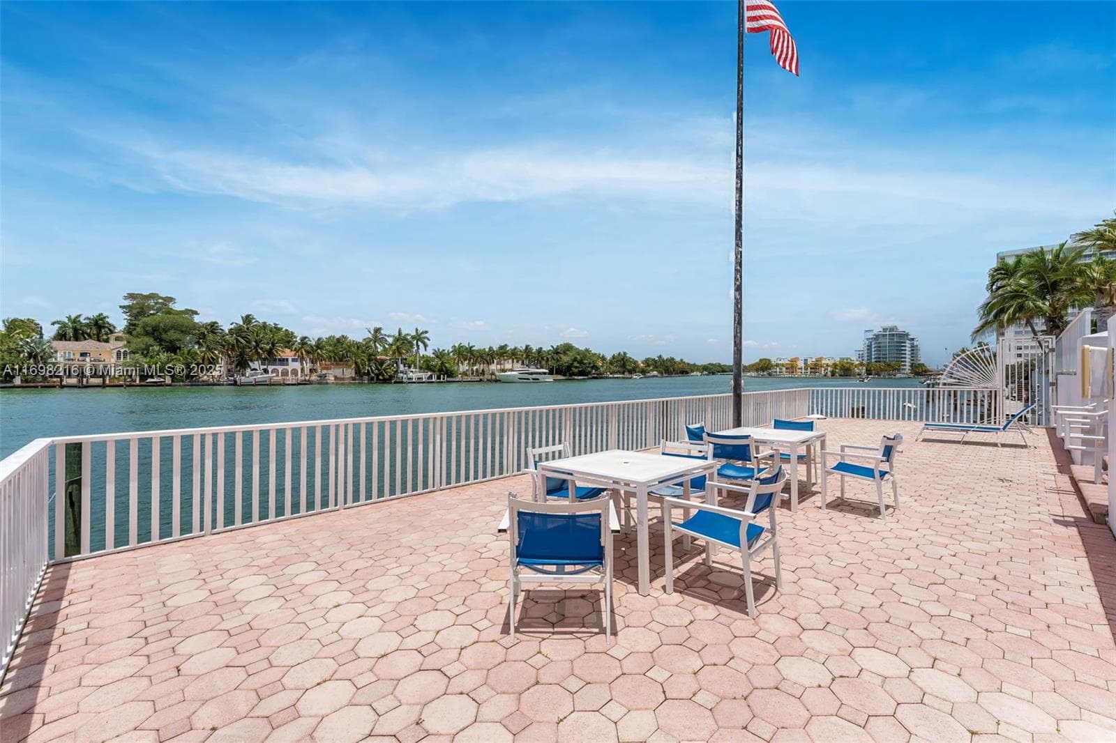 A11698216 — Miami Beach — 25