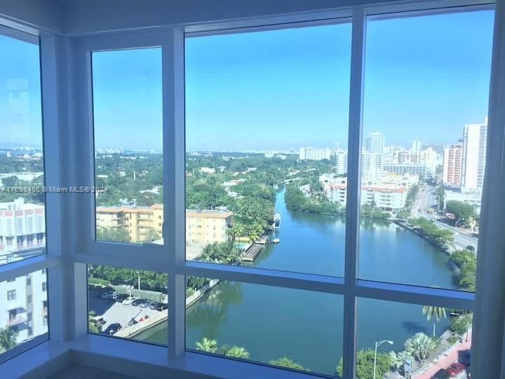 A11698456 — Miami Beach — 23