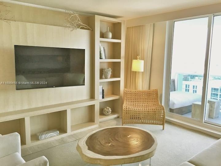 A11698456 — Miami Beach — 17