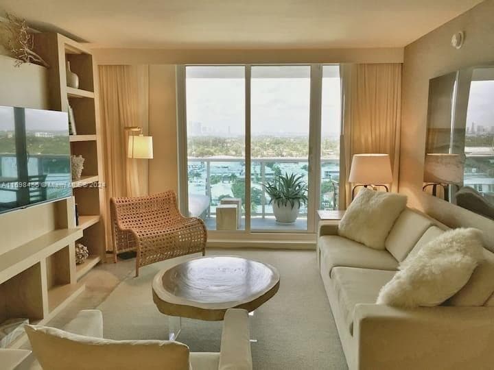 A11698456 — Miami Beach — 16