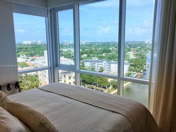 A11698456 — Miami Beach — 26
