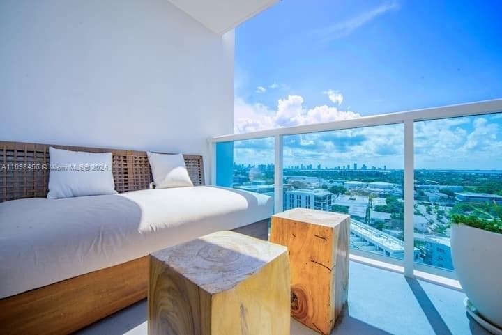 A11698456 — Miami Beach — 22