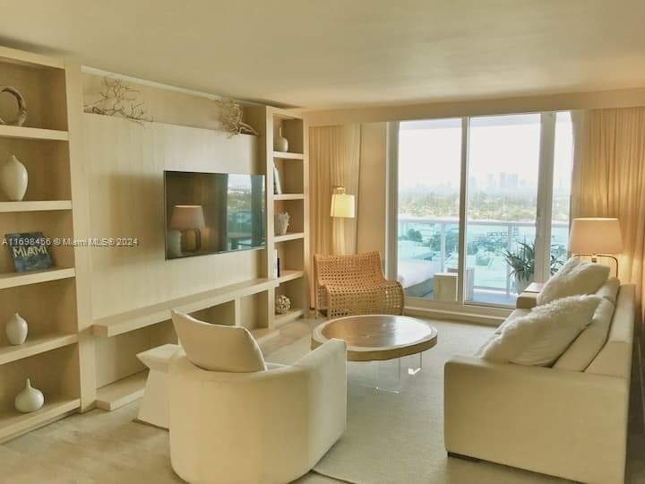 A11698456 — Miami Beach — 18