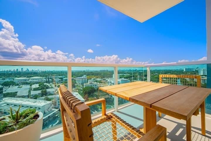 A11698456 — Miami Beach — 21