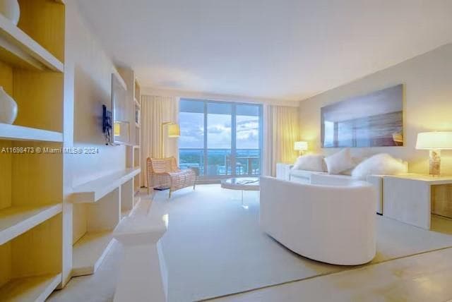 A11698473 — Miami Beach — 12
