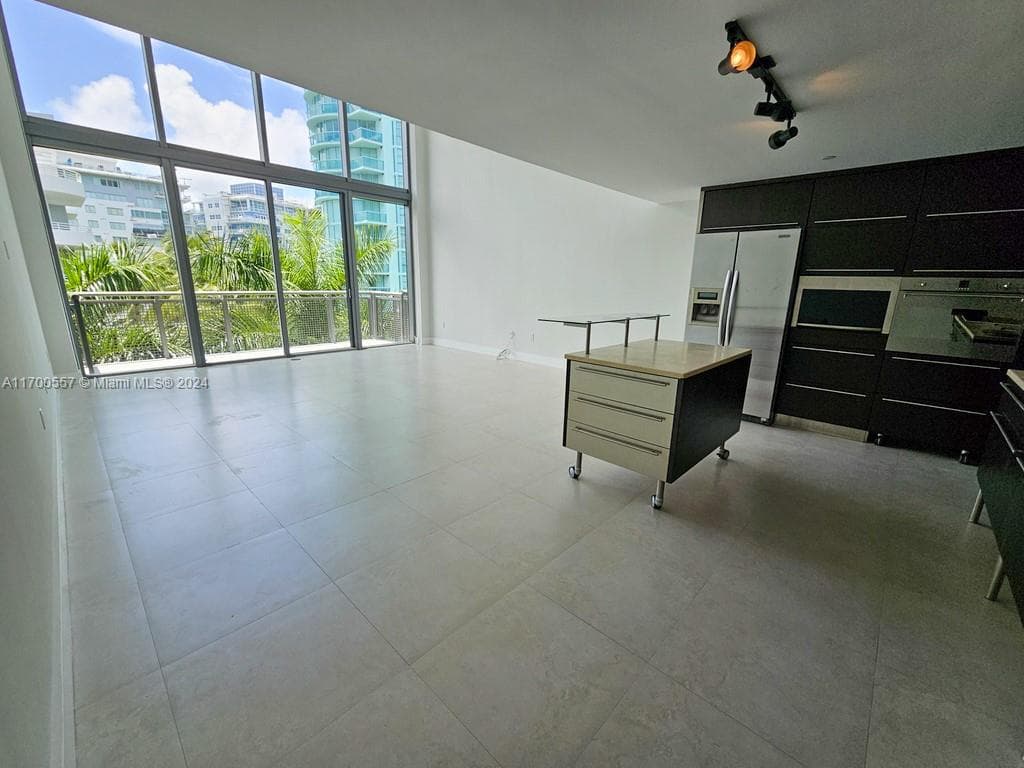 A11700557 — Miami Beach — 2