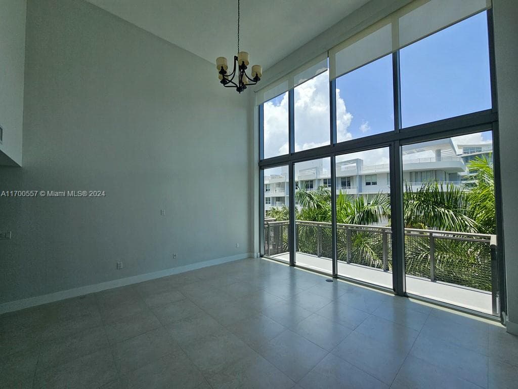 A11700557 — Miami Beach — 17
