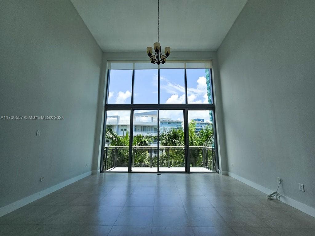 A11700557 — Miami Beach — 16
