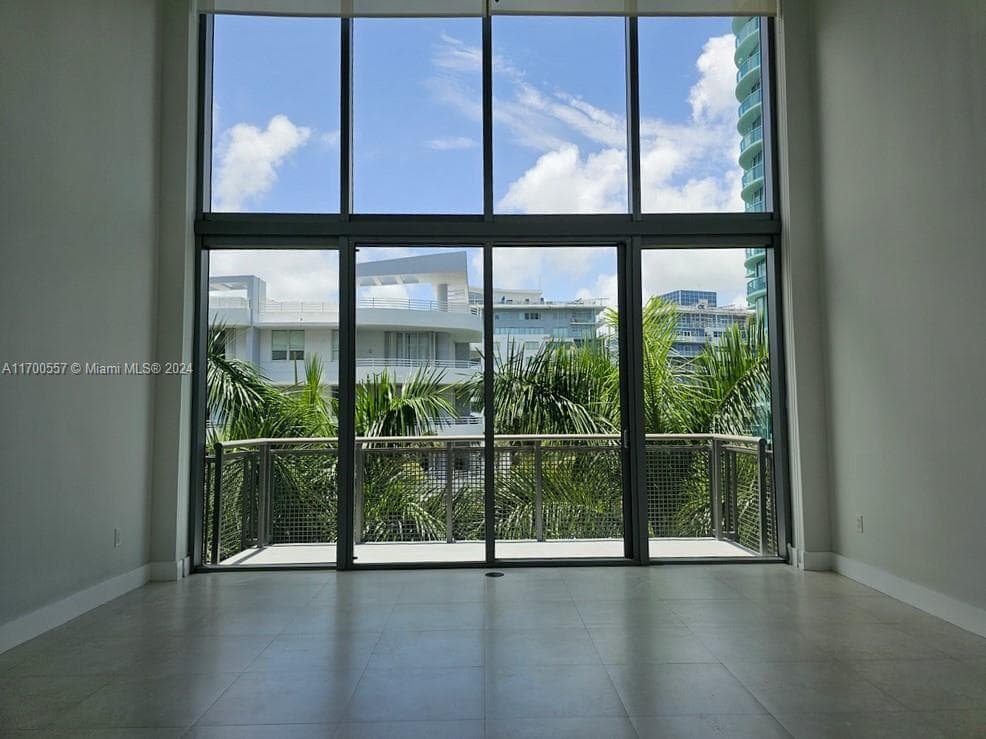 A11700557 — Miami Beach