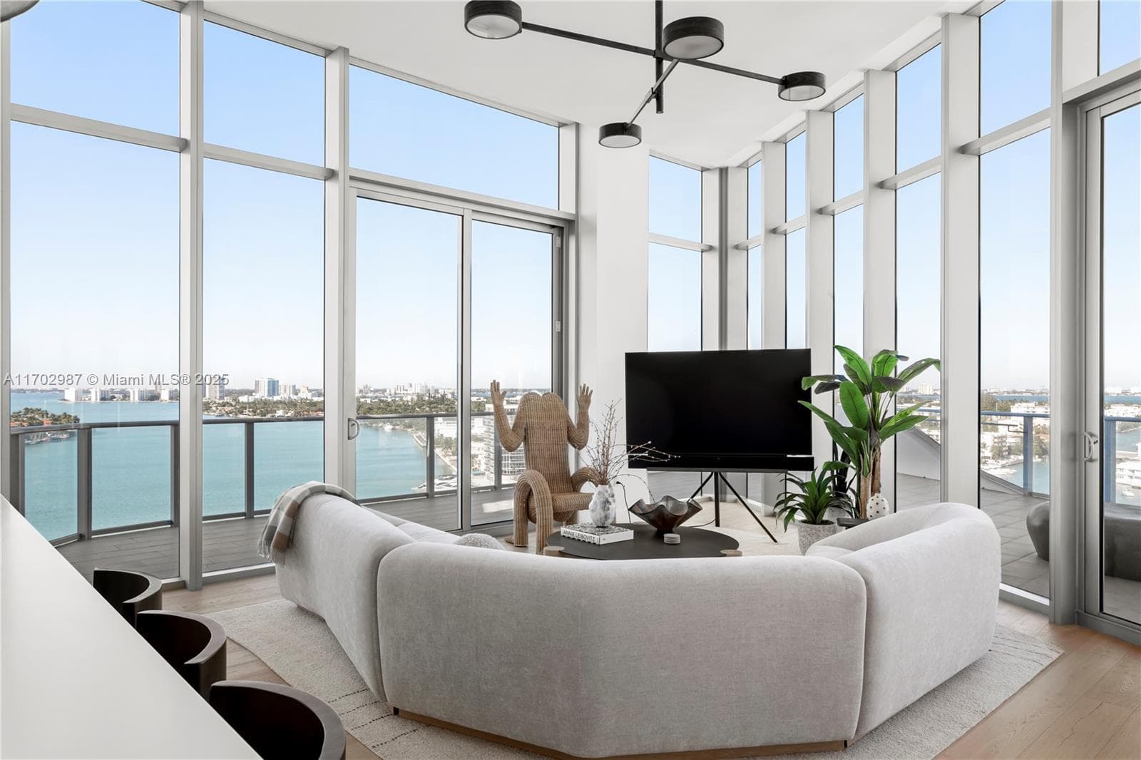 A11702987 — Miami Beach — 2