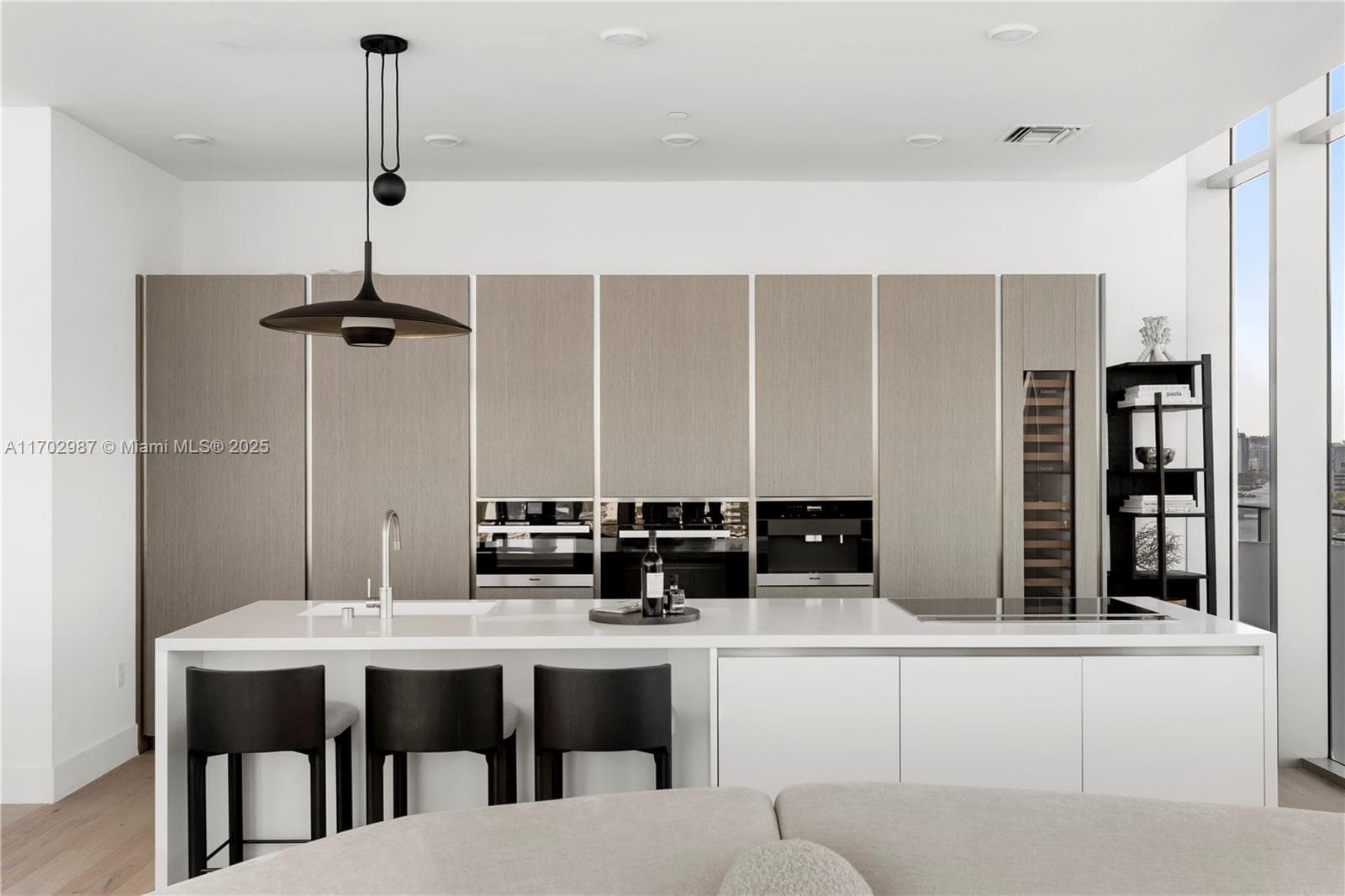 A11702987 — Miami Beach — 12