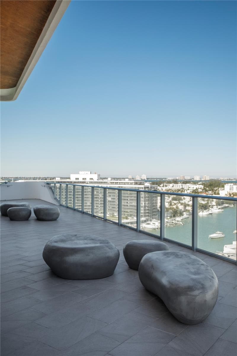 A11702987 — Miami Beach — 32